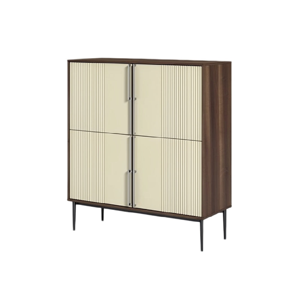 Moderne kast met ribbeldeuren en houten structuur